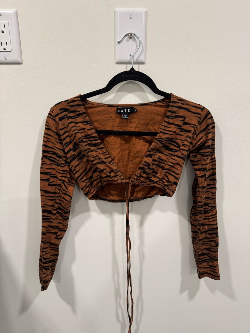 MOTEL Animal Print Crop Top